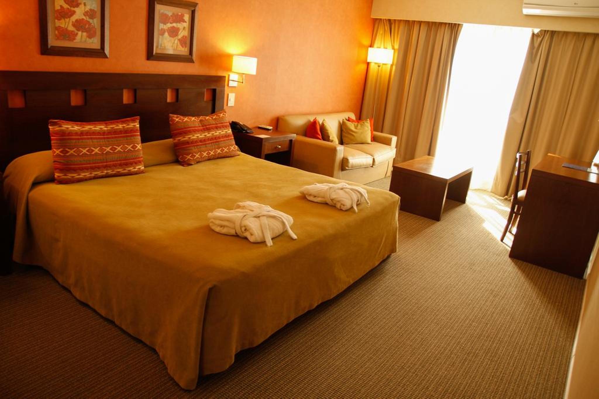 Hotel Howard Johnson Trenque Lauquen Zewnętrze zdjęcie