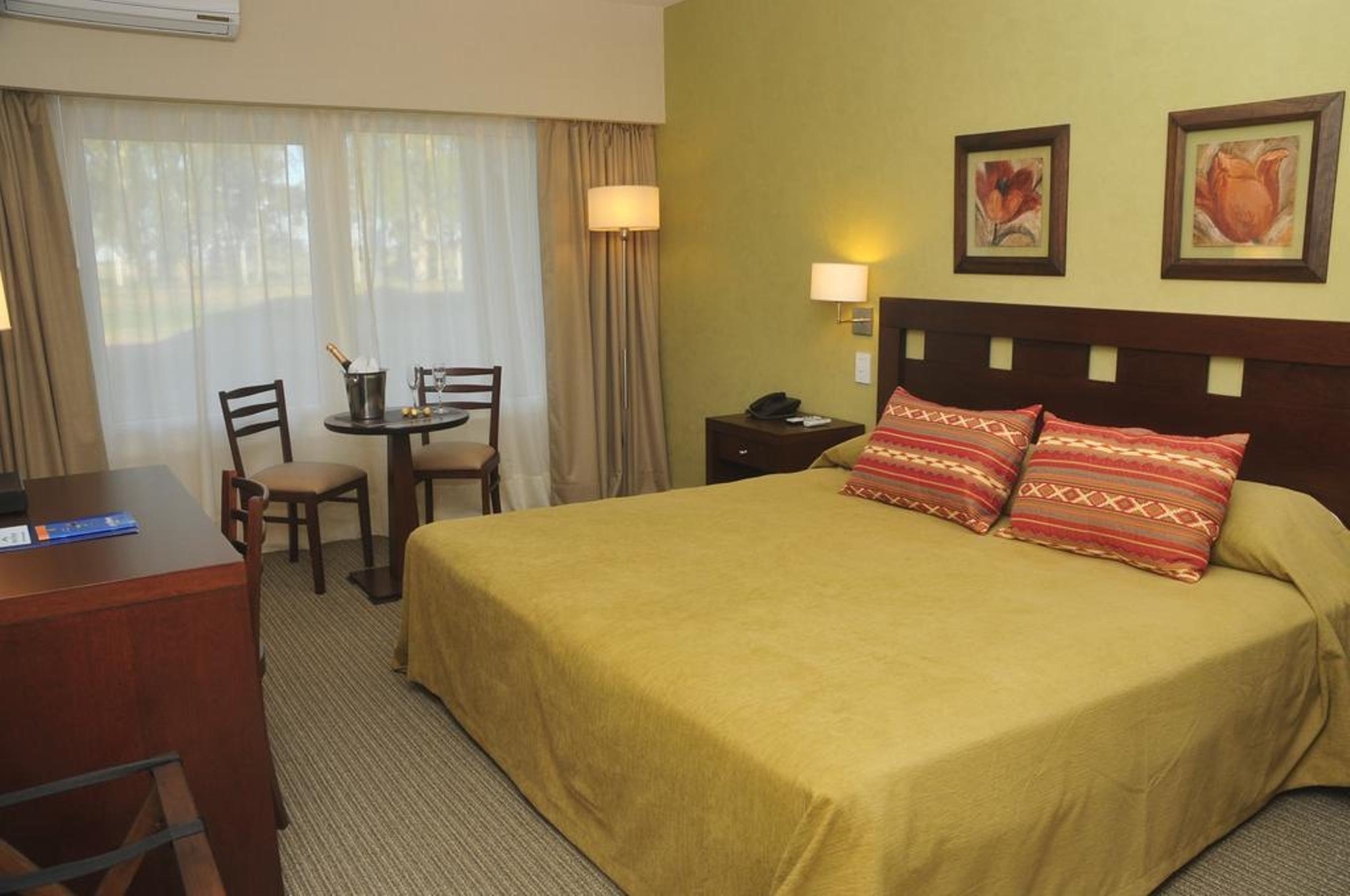 Hotel Howard Johnson Trenque Lauquen Zewnętrze zdjęcie