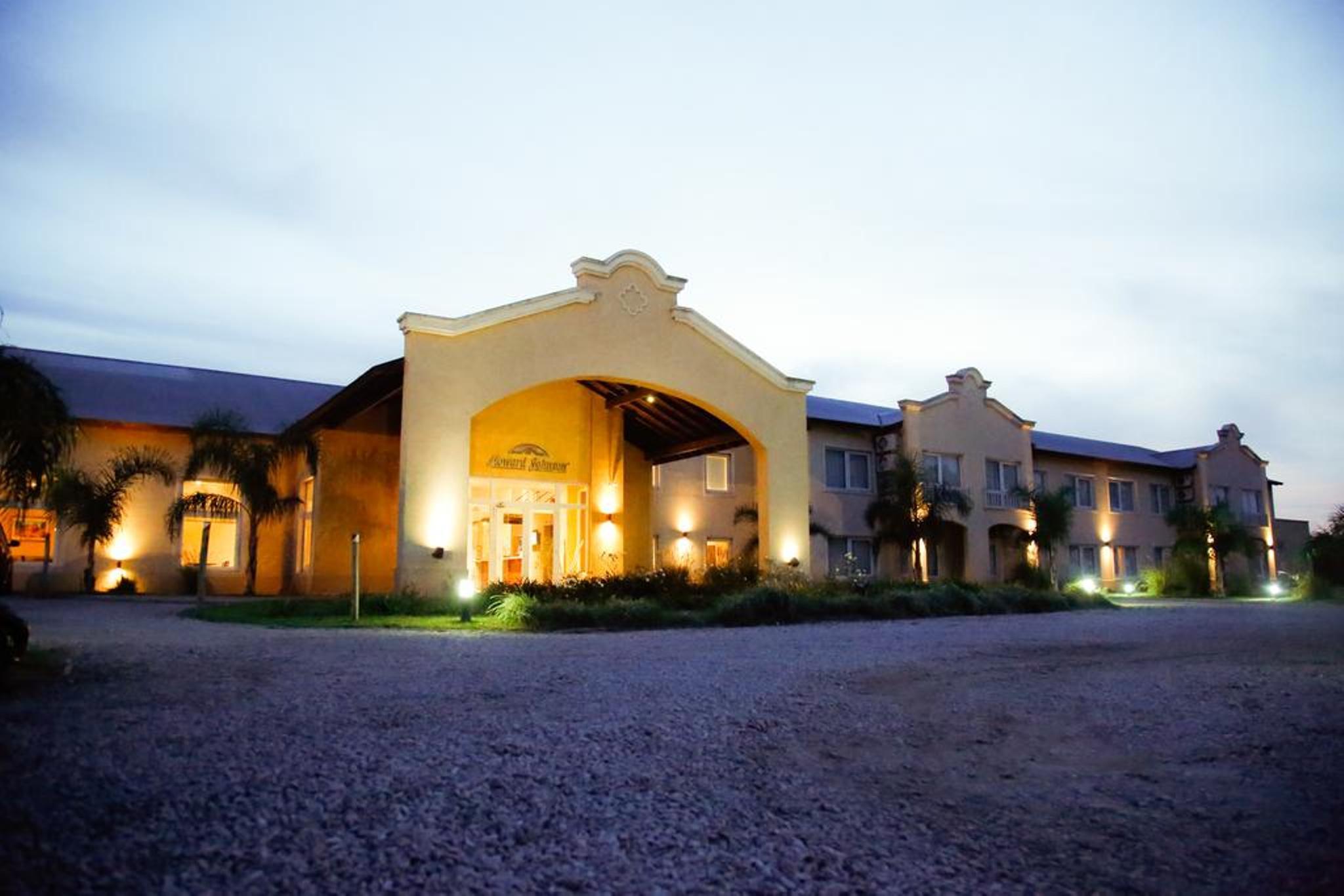 Hotel Howard Johnson Trenque Lauquen Zewnętrze zdjęcie
