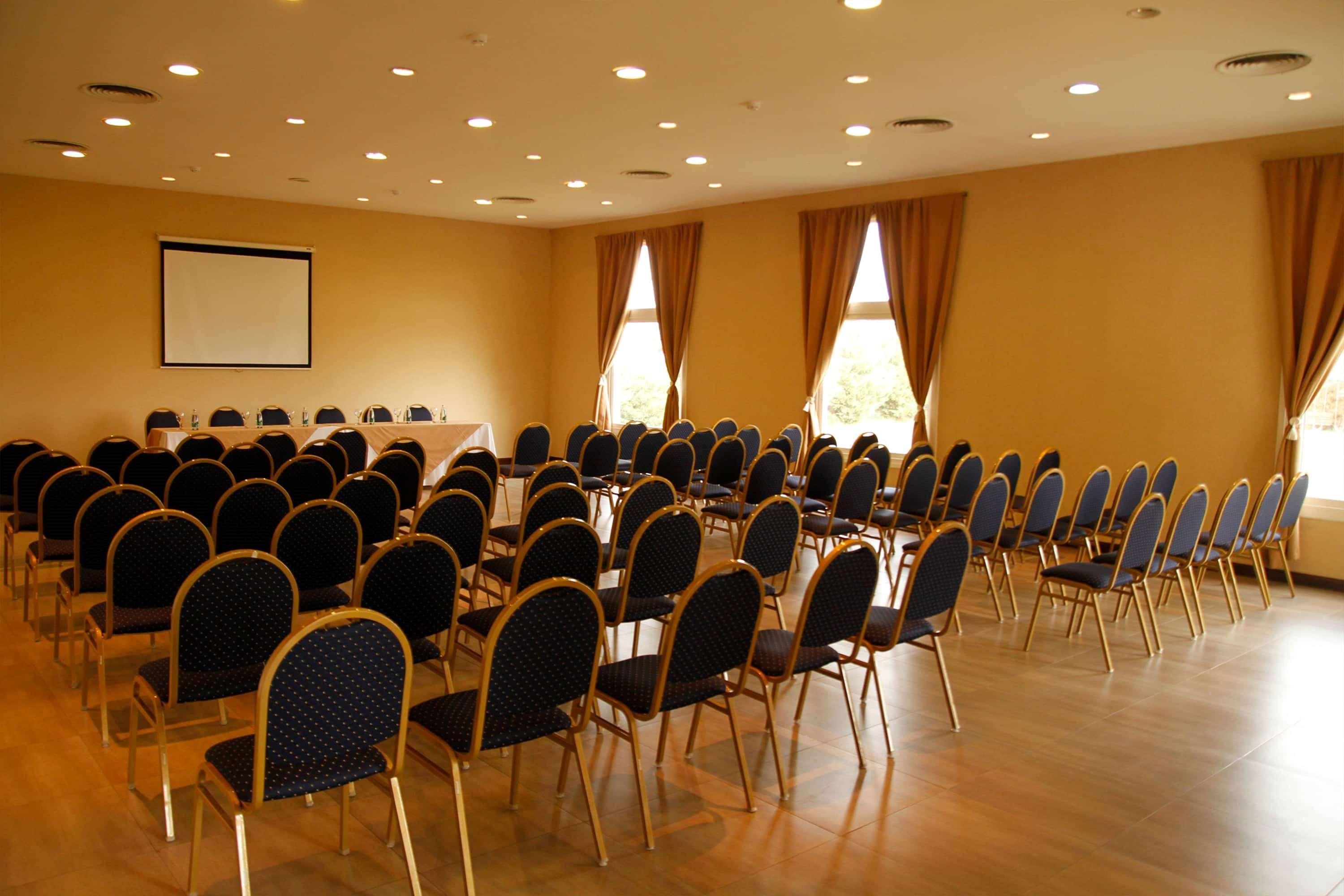 Hotel Howard Johnson Trenque Lauquen Zewnętrze zdjęcie